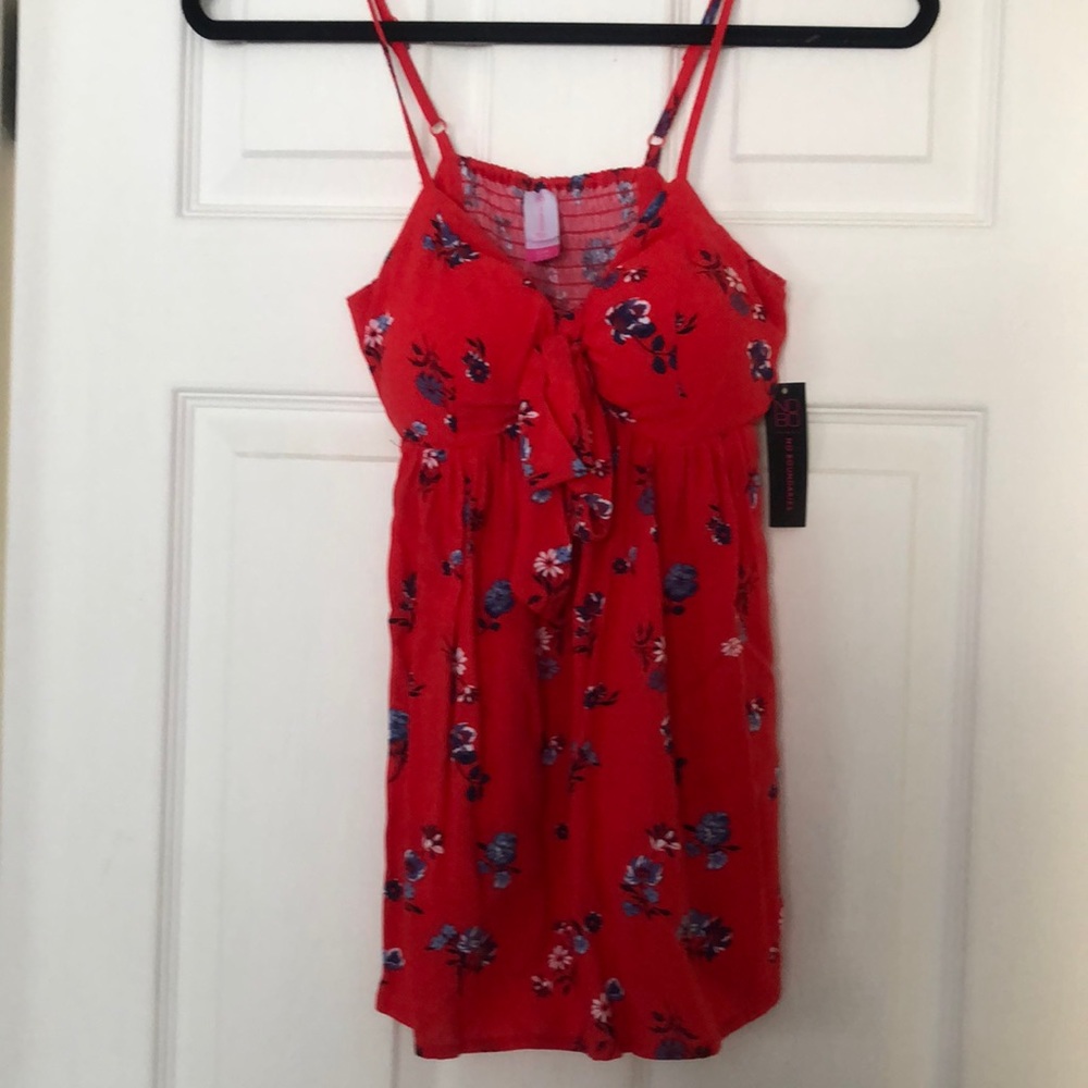 NWT flowy tank with cut outs - size S !